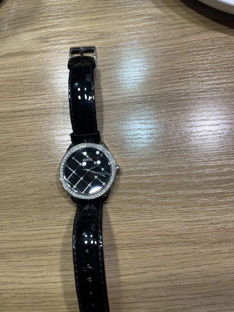 Жіночий годинник Guess