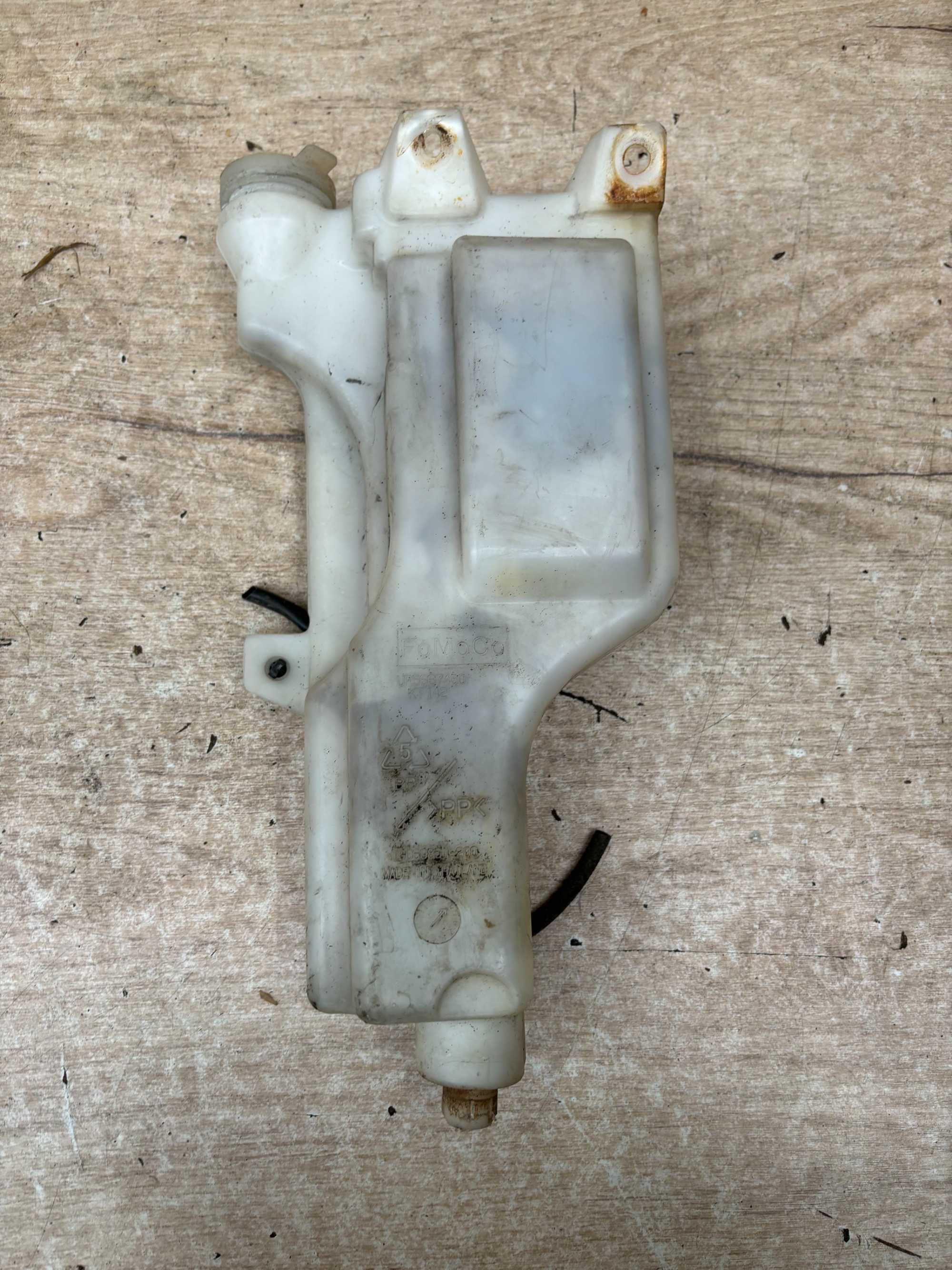 Zbiorniczek spryskiwaczy Ford Ranger 2006r