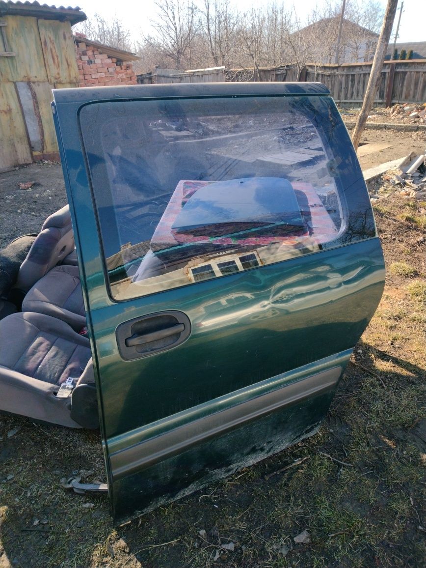 Продам двері до Опель сінтра
