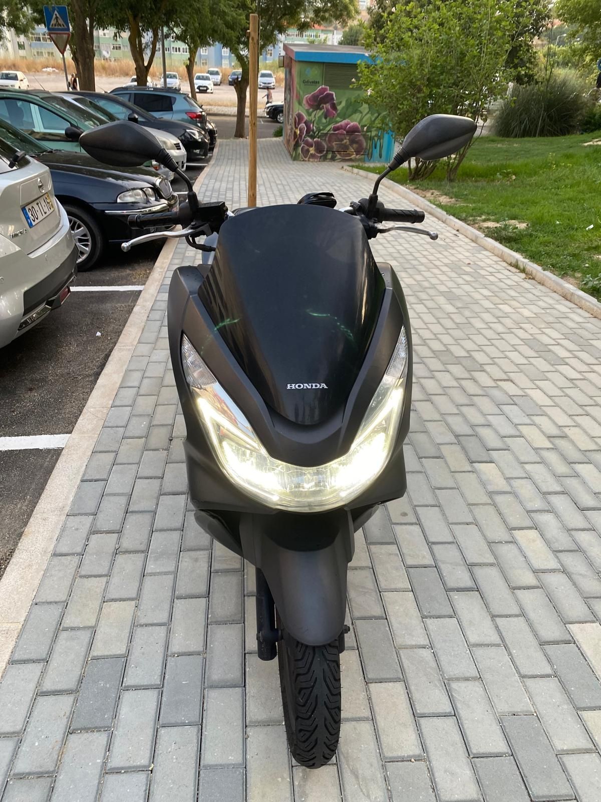 HONDA PCX Cinzenta
