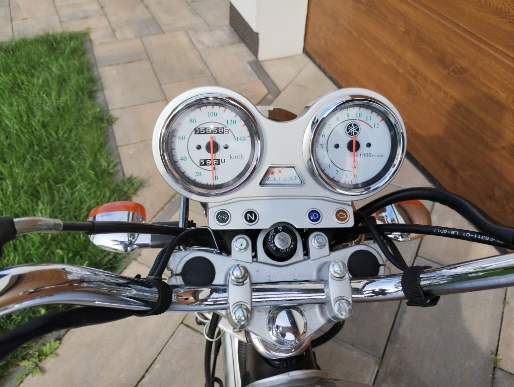 Motocykl Yamaha YGR125custom