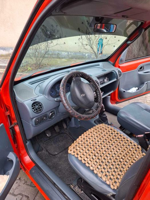 Автомобіль Рено кенго