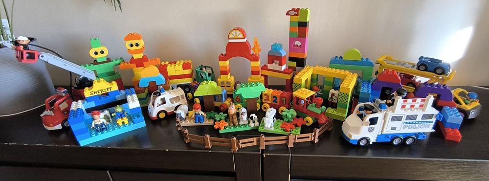 LEGO Duplo kilka kompletów zestawów i klocki luzem