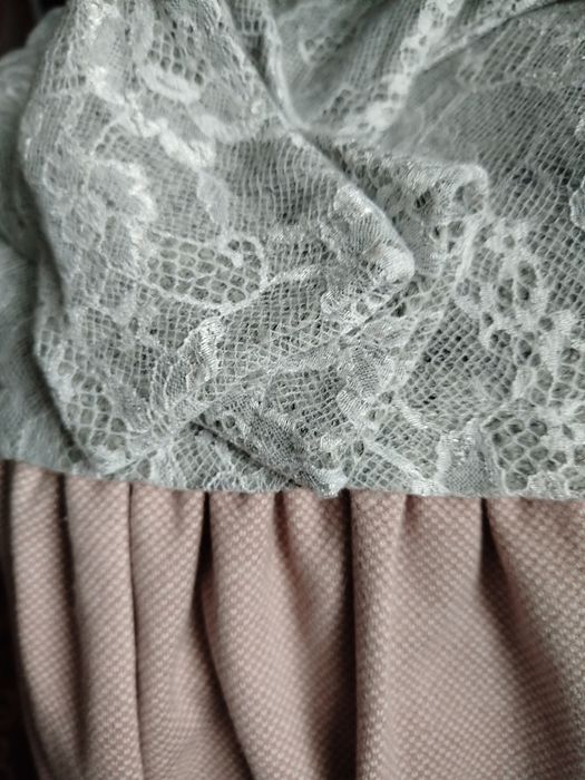 Гарна сукня на дівчинку