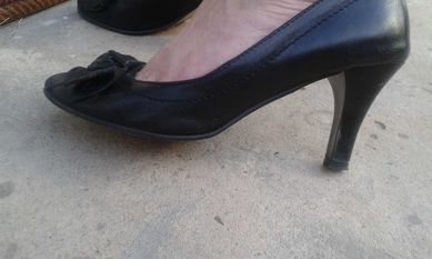 Szpilki 37 czarne skórzane buty damskie jesienne czółenka