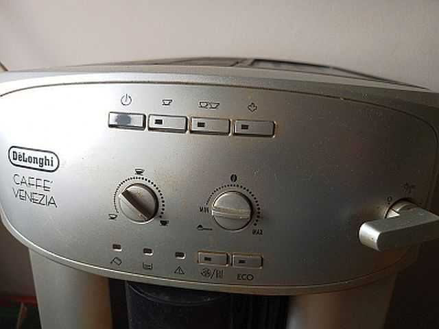 Ekspres do kawy ziarnistej i mielonej  Delonghi Caffe Venezia automat