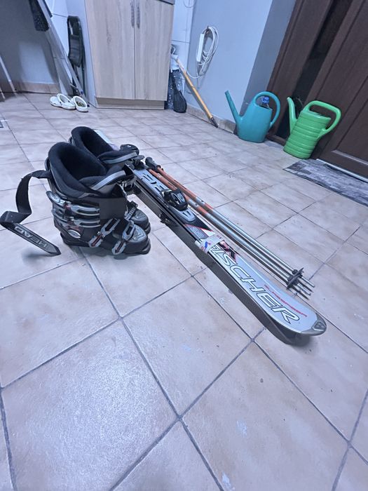 Sprzedam Narty Fisher z kijkami i butami