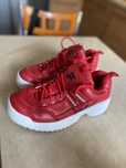 Czerwone buty Fila