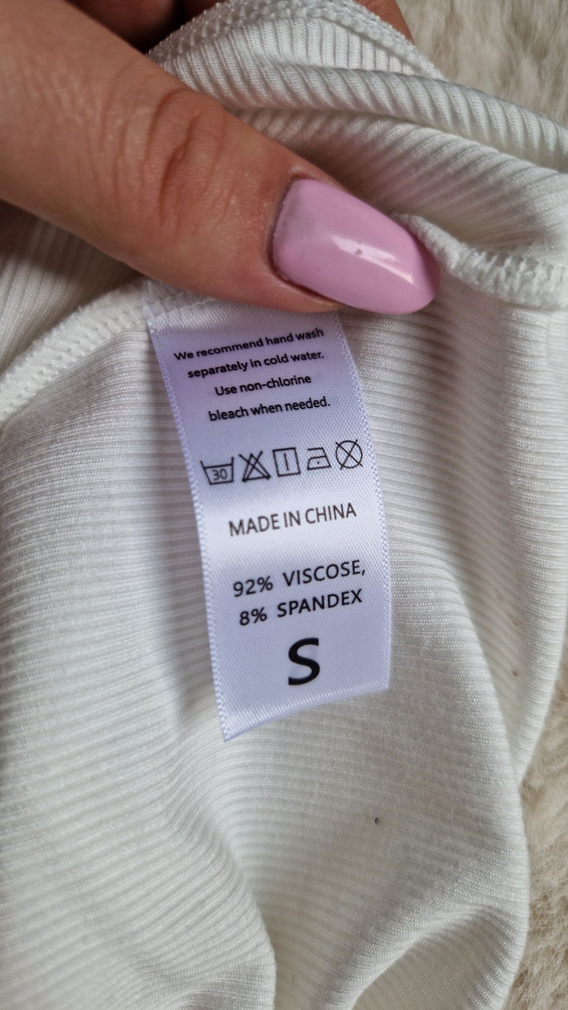 Biale body r 36 prążek