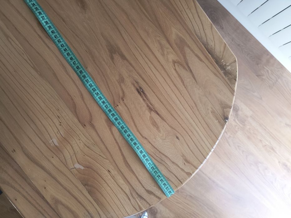 Stolik drewniany na jednej nodze