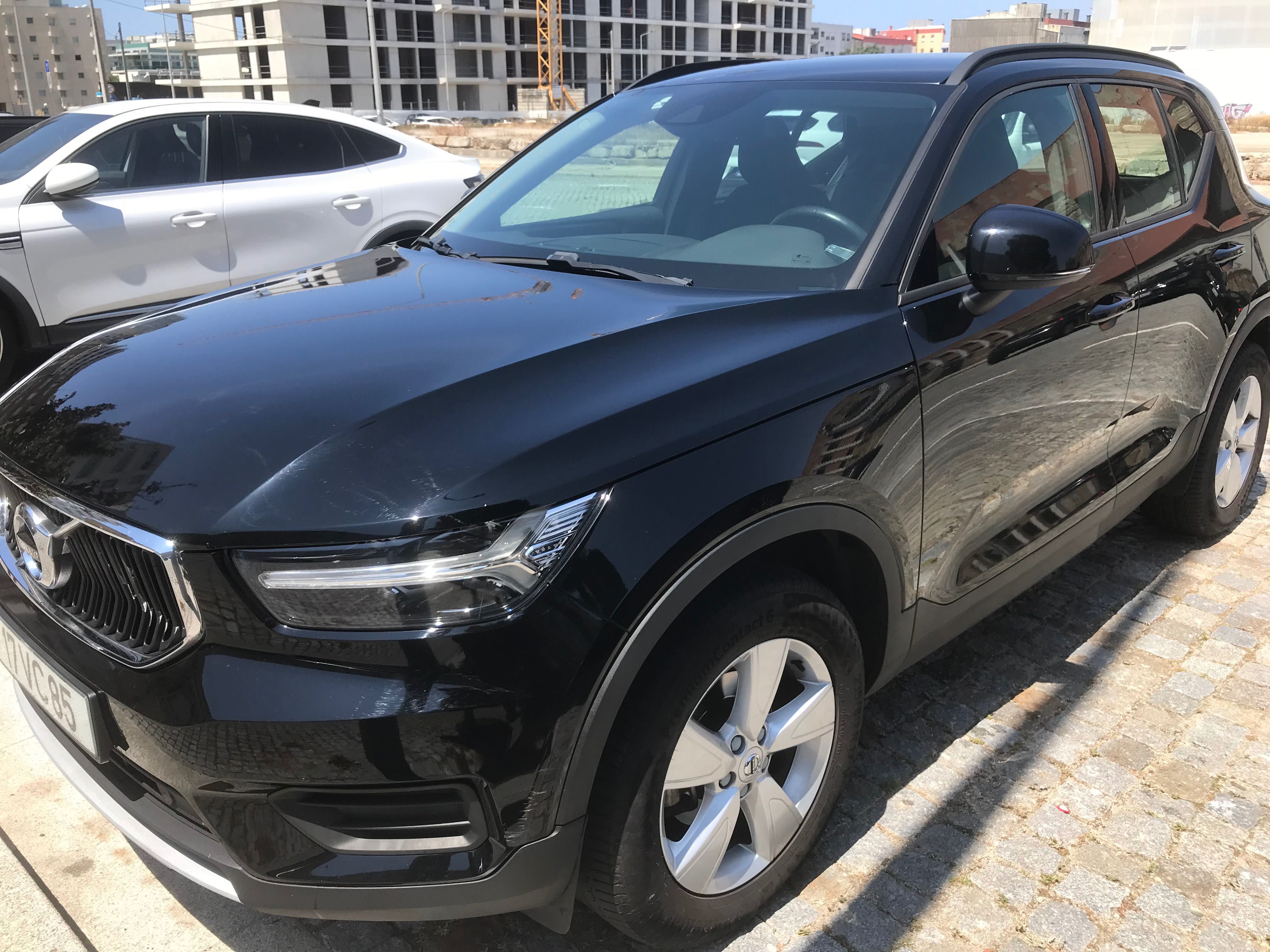 Volvo XC40 T3 nacional usado como novo