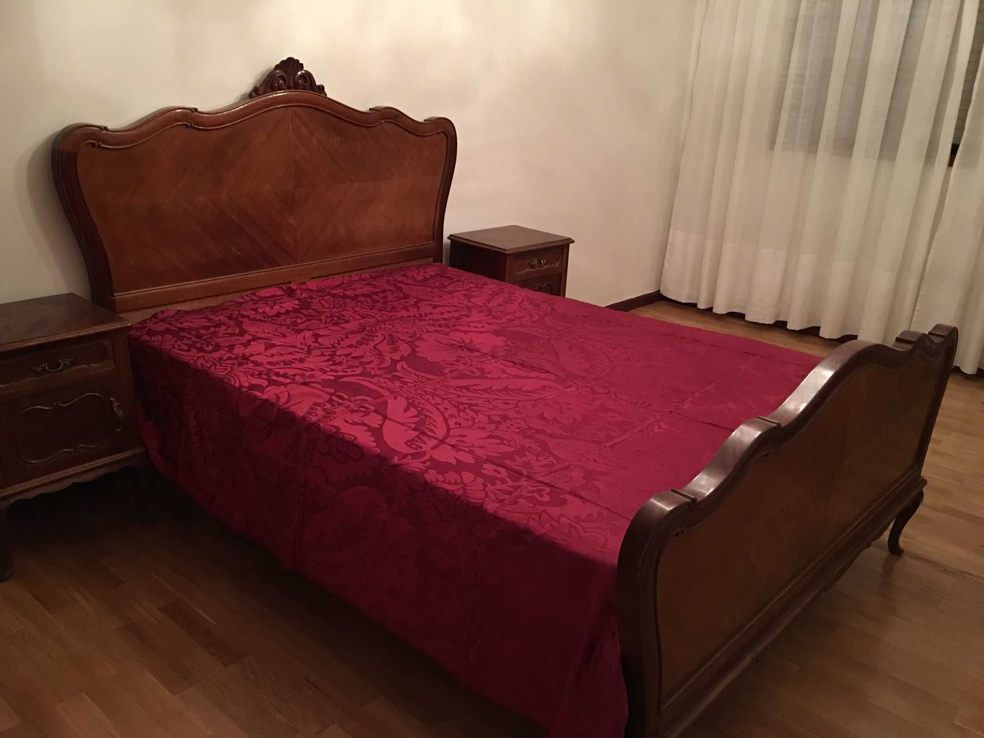 Mobilia de Quarto Queen Anne usada em bom estado