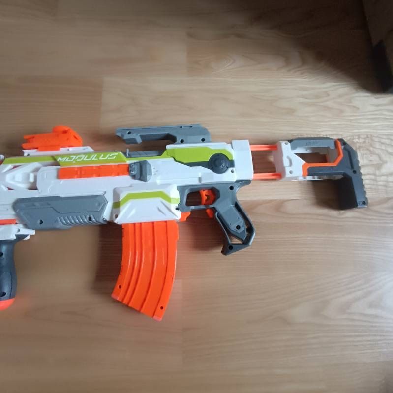 Pisotolet nerf modulus