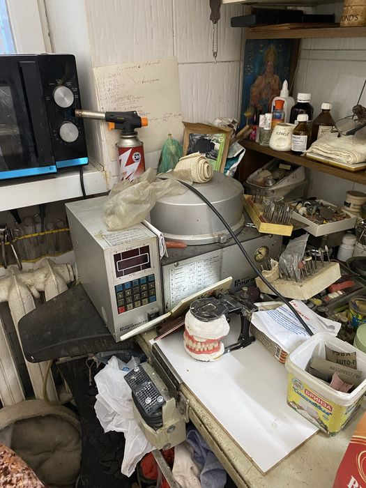 Продам зуботезнический стол, инструменты, компрессор, печка Programat