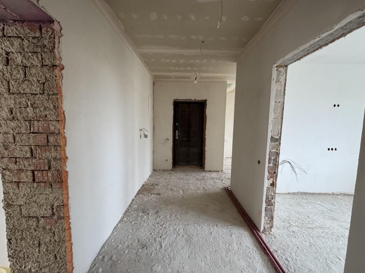 Продам 2кімнатну квартиру з частковим ремонтом.
