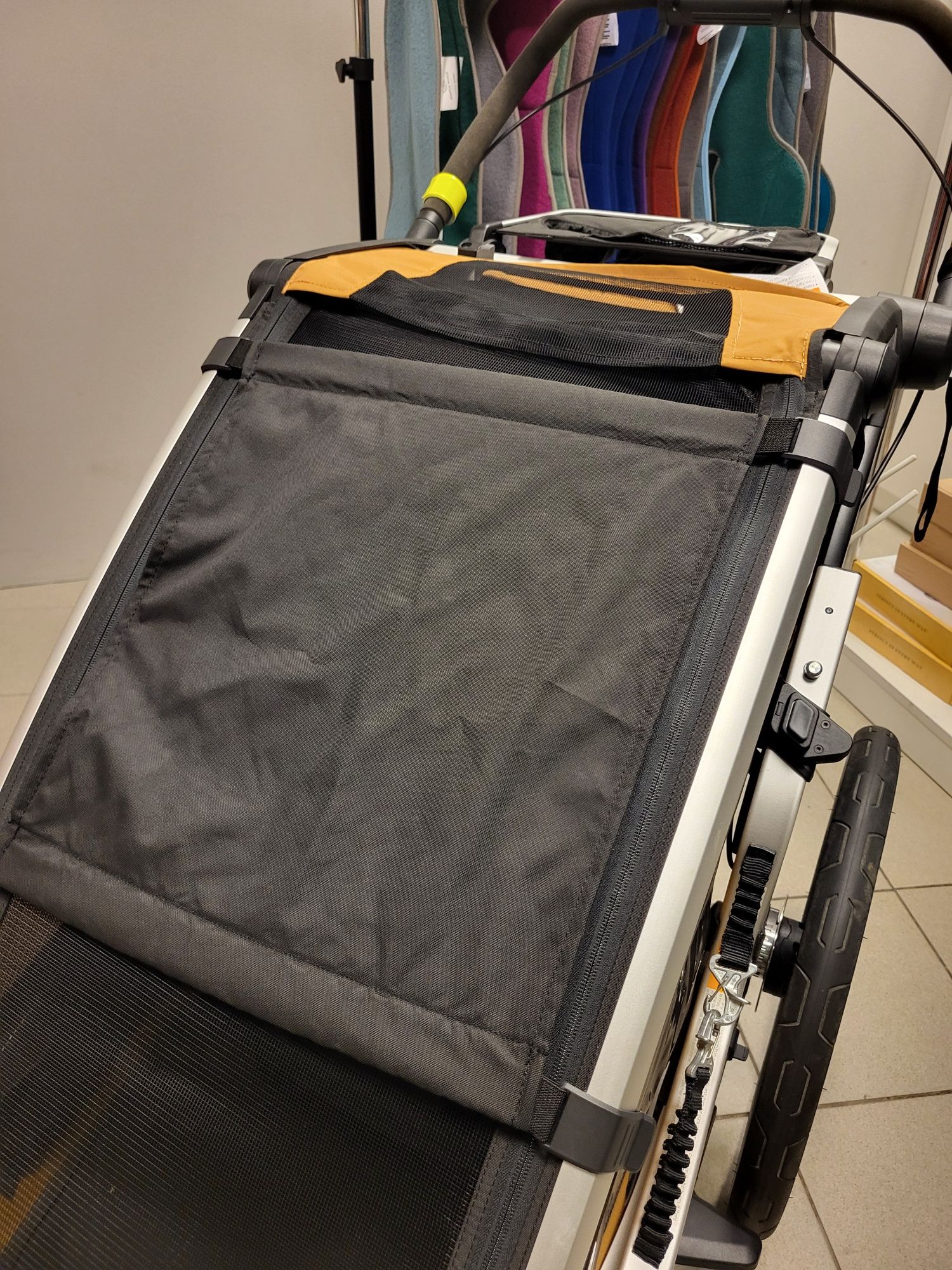 osłona przeciwsłoneczna pojedyncza przyczepka rowerowa Thule Chariot 2