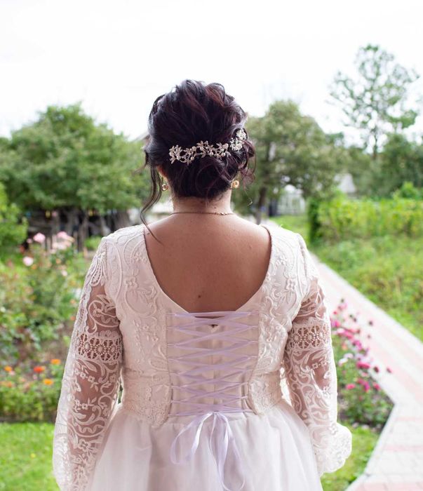 Весільна сукня у хорошому стані