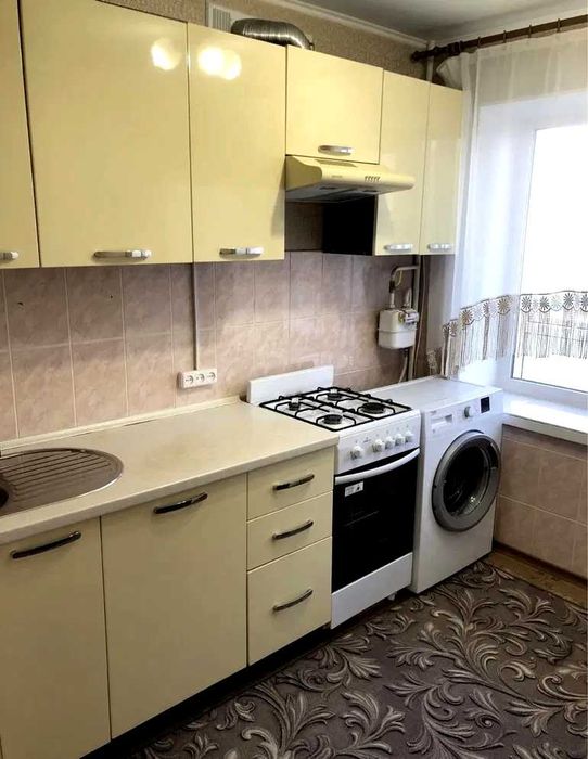 Продам 3х комн м Холодная гора 4/9 с ремонтом, меб