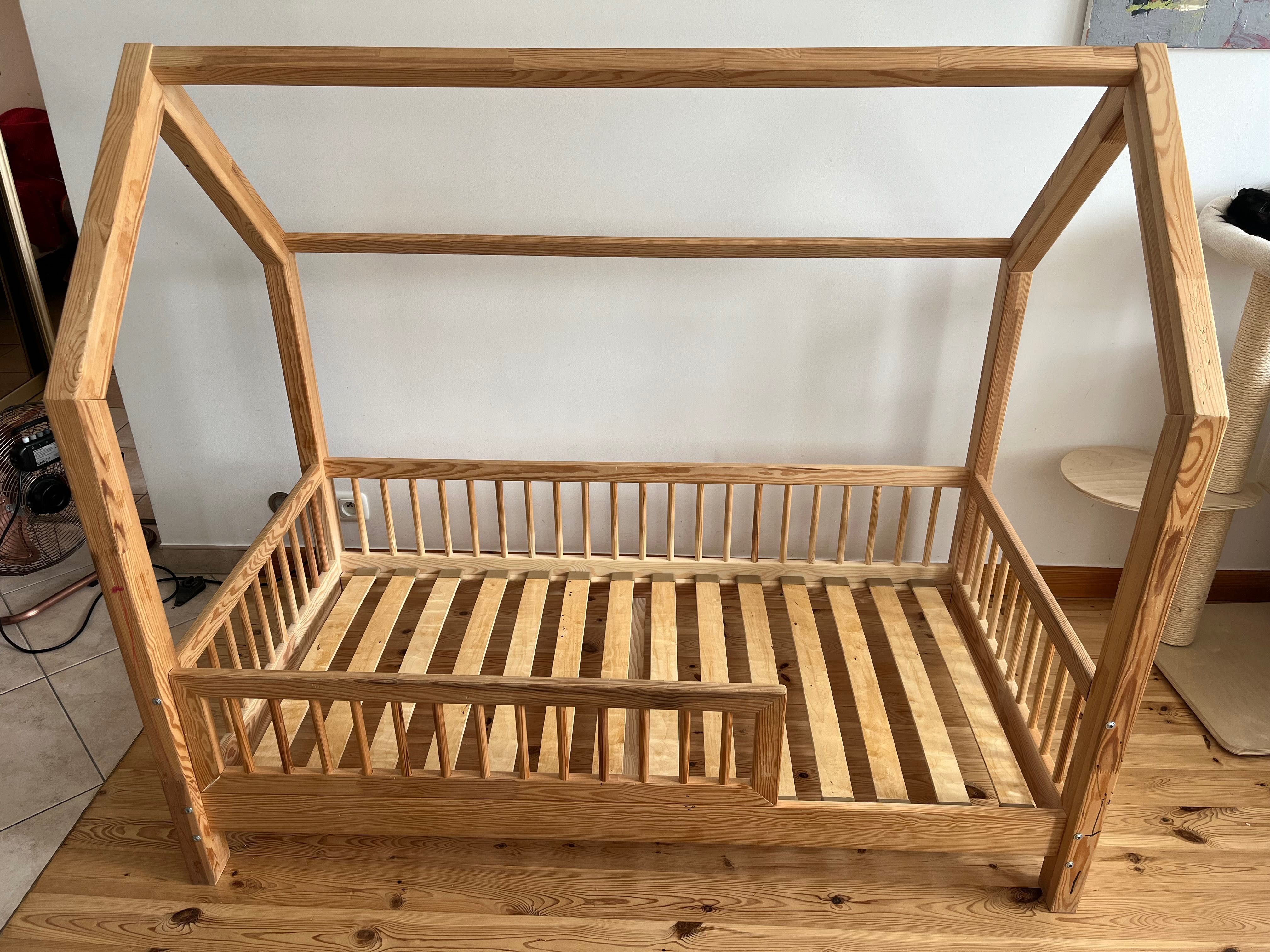 Łóżko domek z materacem 70x140