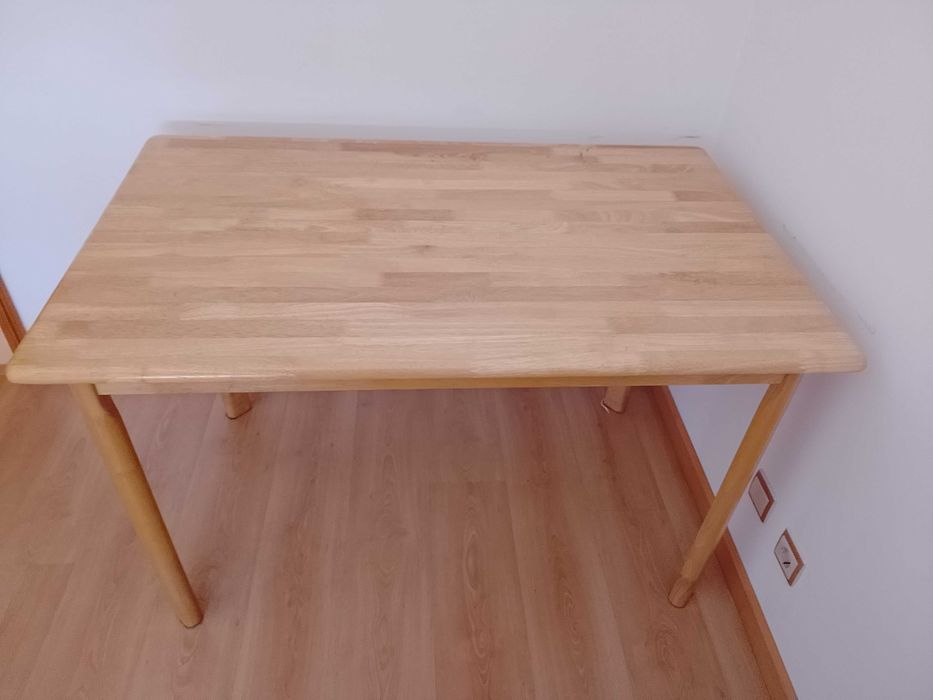 Mesa de madeira para cozinha em pinho mel