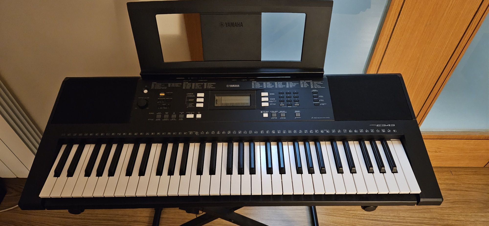 Vendo teclado yamaha psr e343 com suporte