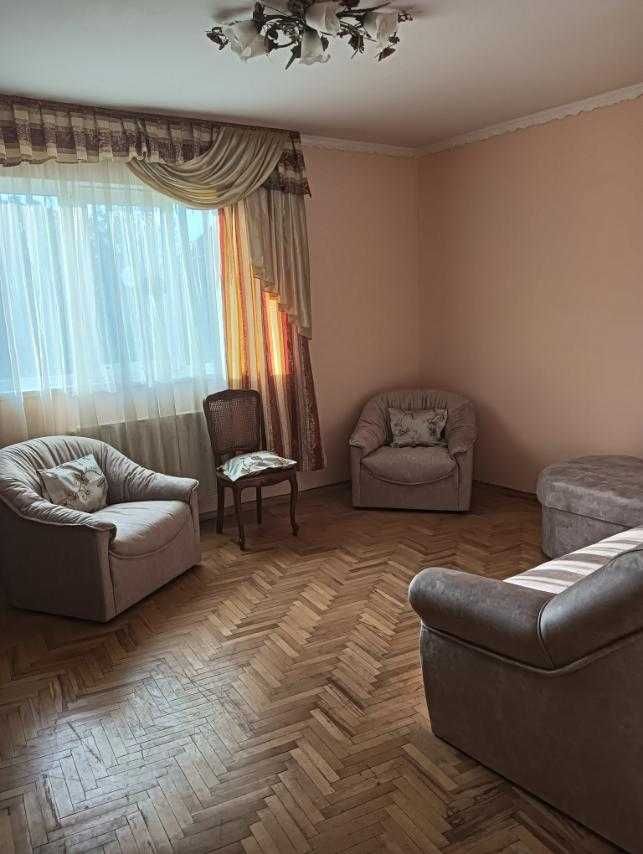 Продаж будинку по вул.Коновальця