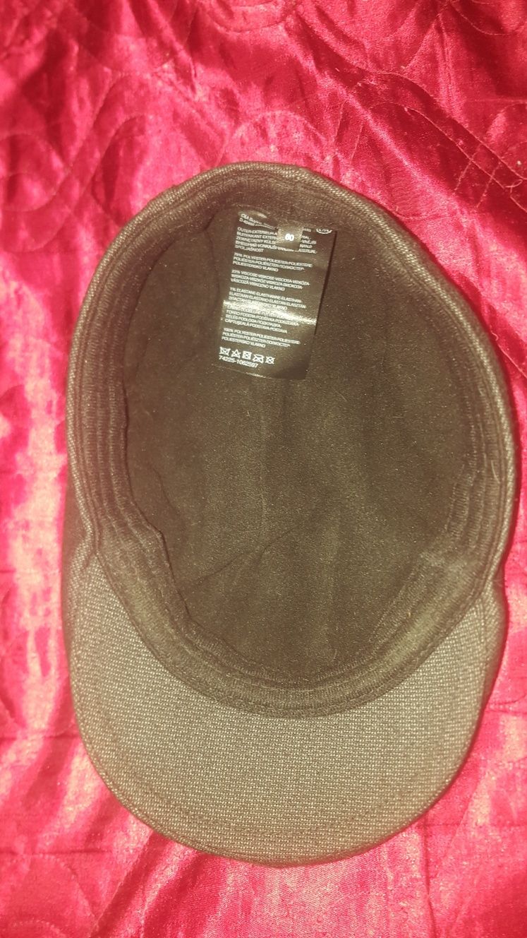 Beret z daszkiem C&A