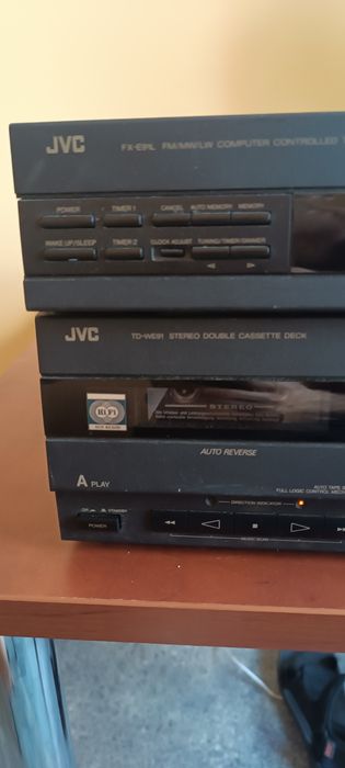 Zestaw JVC Tuner i magnetofon.