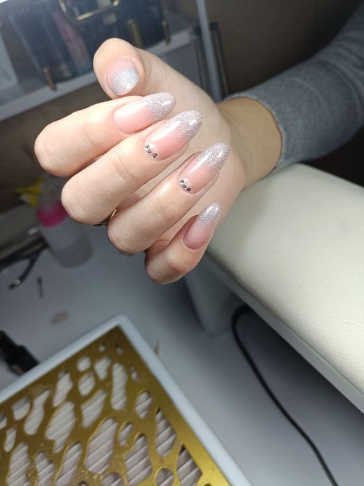 350 грн ЗАРЕЧНЫЙ Маникюр,педикюр,гель-лак,парафинотерапия