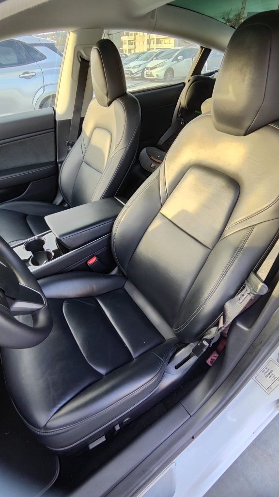 Tesla Model 3 SR+