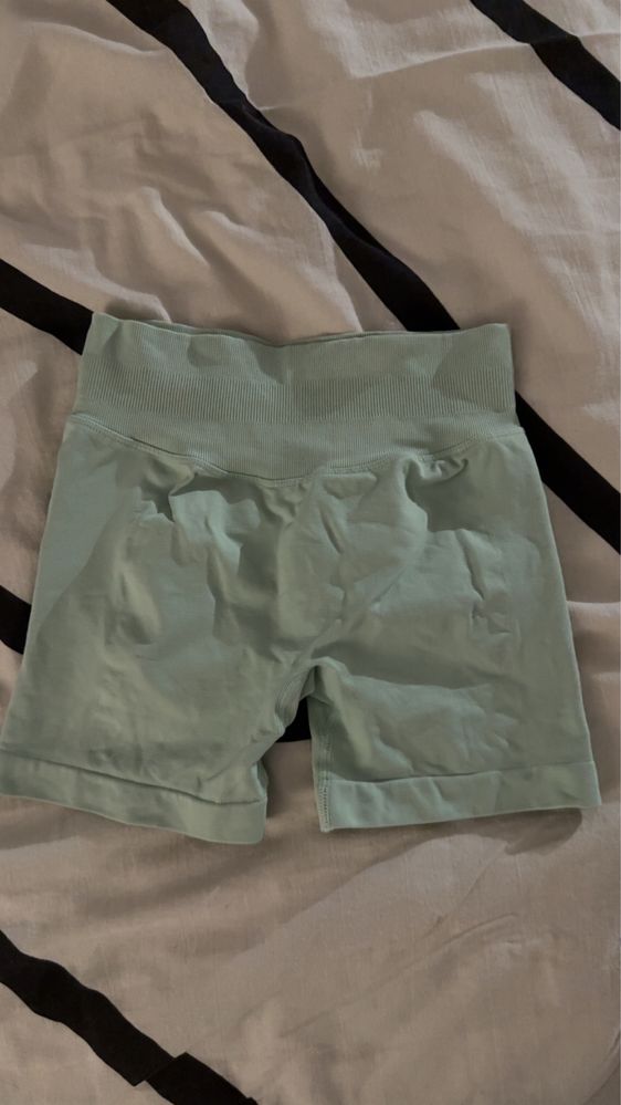 leginsy modelujace push up