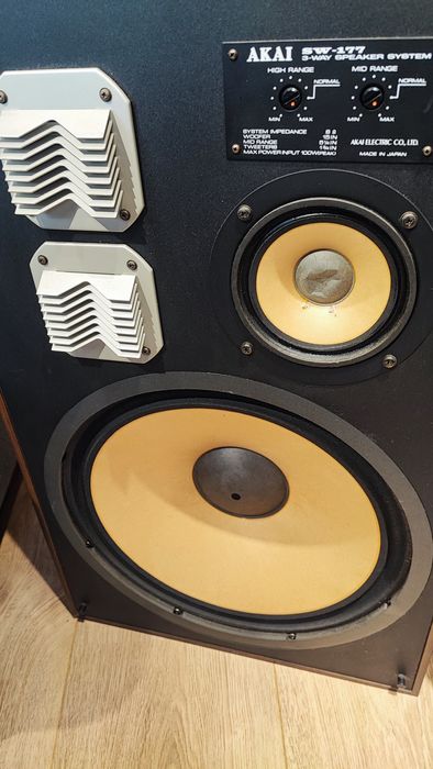 Kolumny Akai SW -177