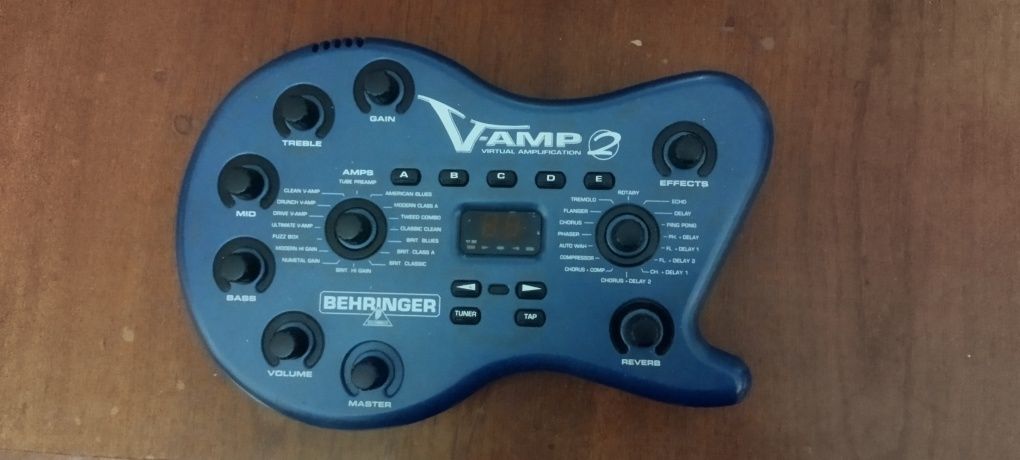Гітарний процесор Behringer V-amp 2