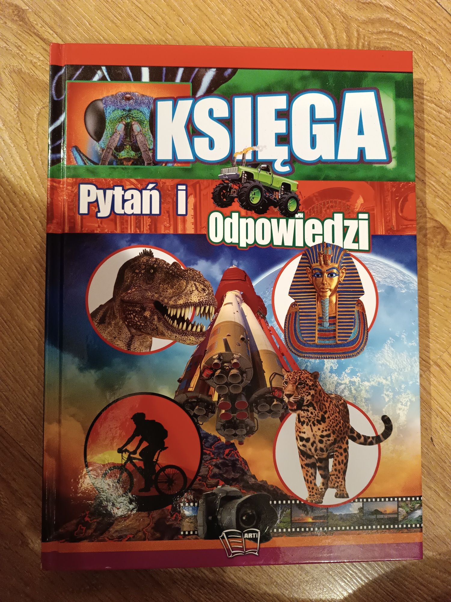 2 x książki Księga pytań i odpowiedzi 
1 x "Księga pytań i o