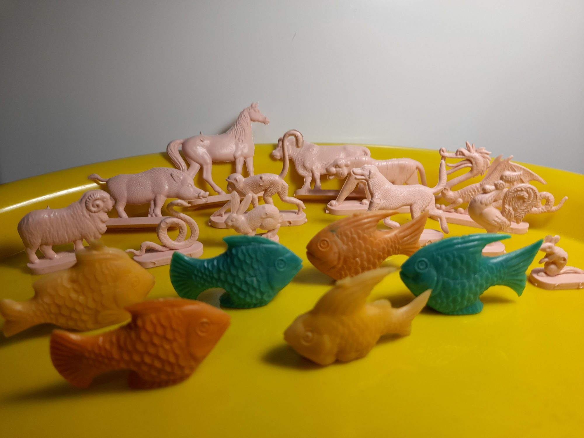 Игрушки СССР:черепашка,посудка сервиз,солдатики,каталка,