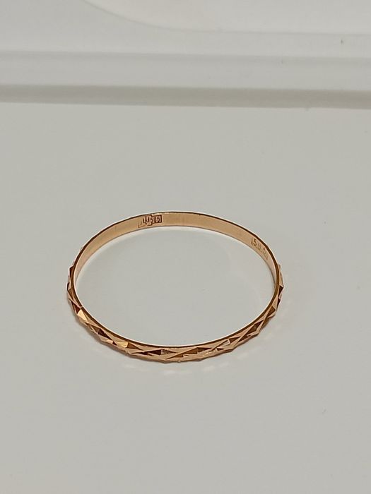 Обручальное кольцо с алмазной гранью 585 пробы. Размер- 22 .