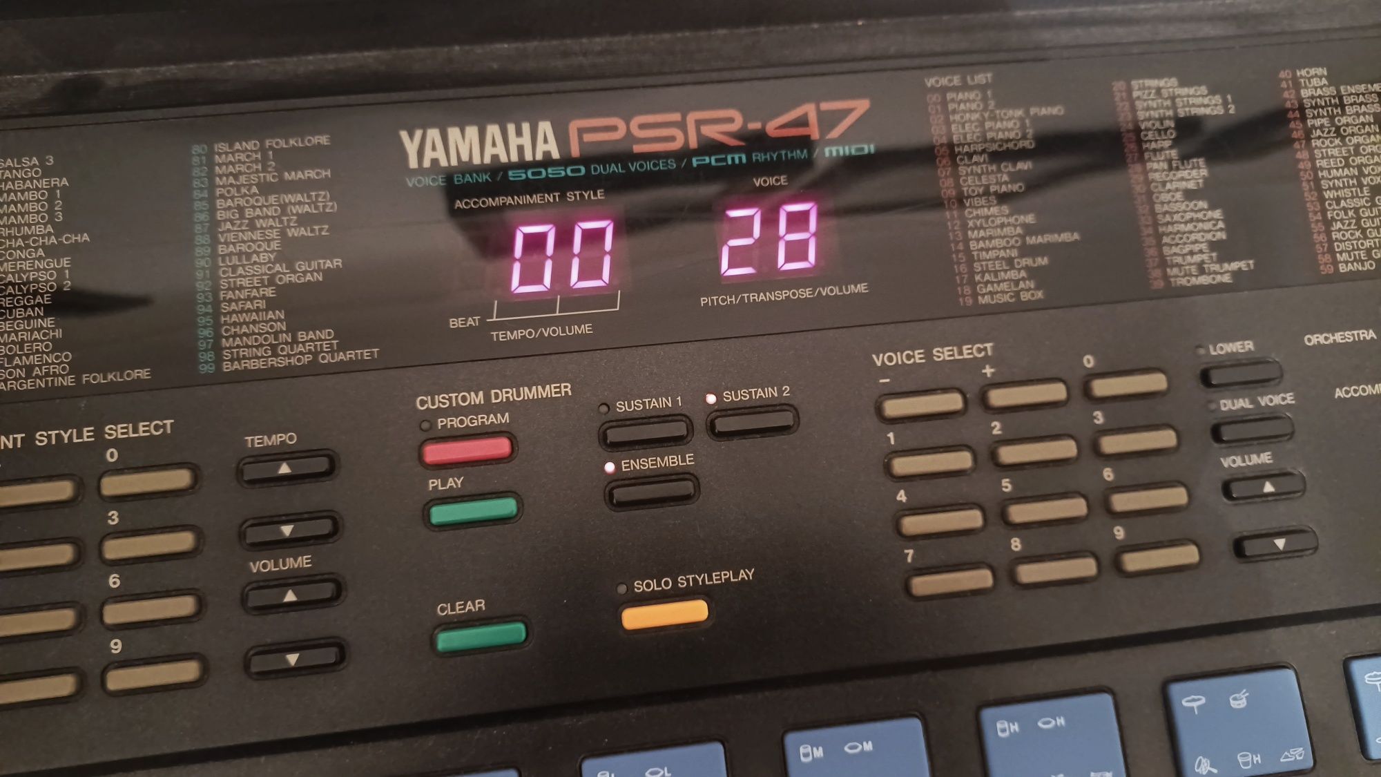 Teclado Yamaha PSR-47 – Vintage, completo e funcional

Órgão eletrónic