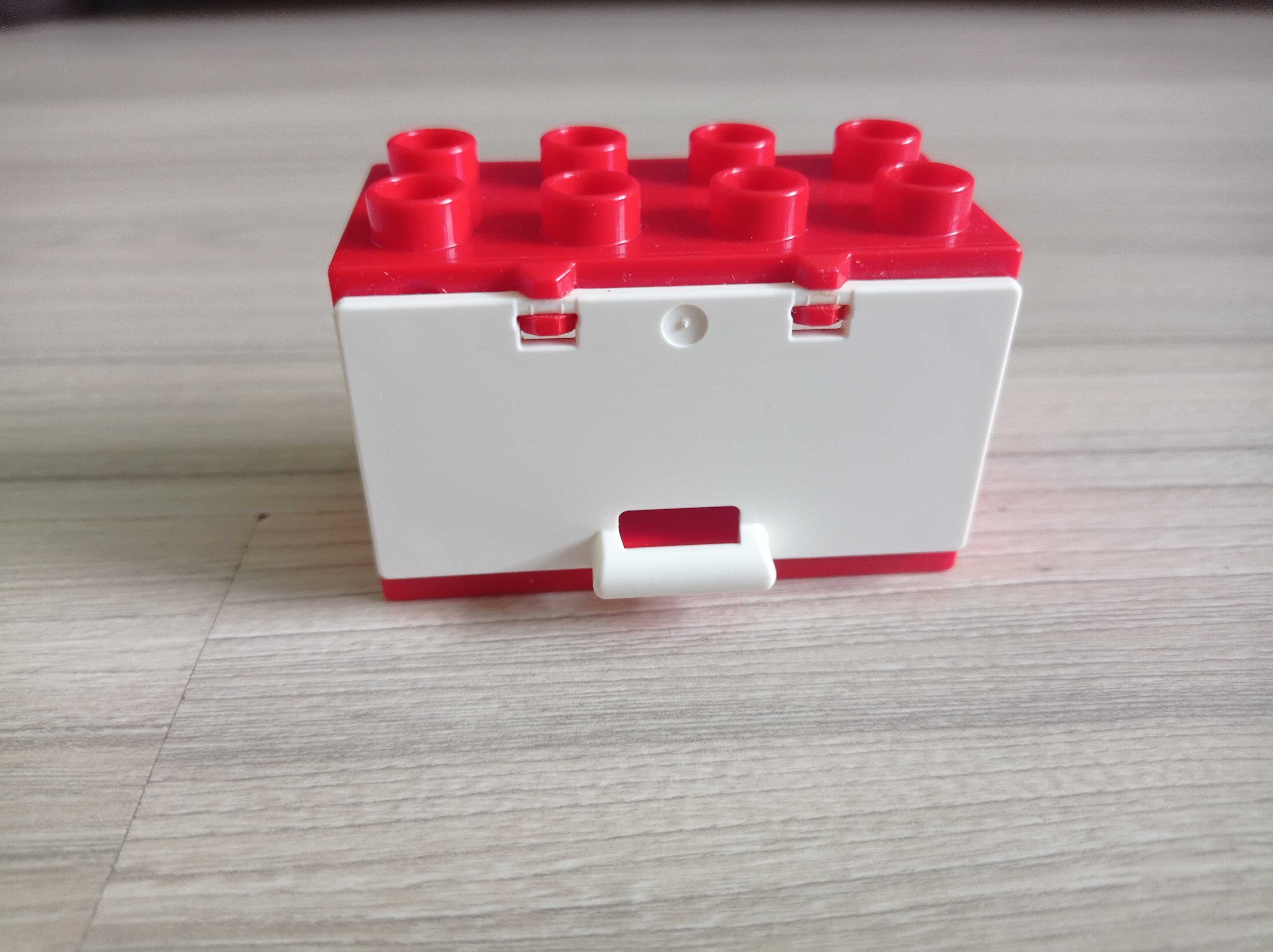 Klocki Lego Duplo, czerwona szafka