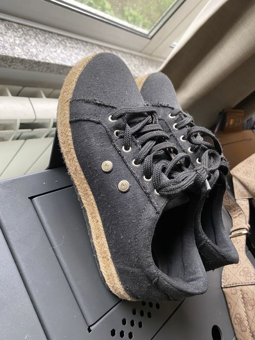 Venda 2 artigos, calçados em bom estado