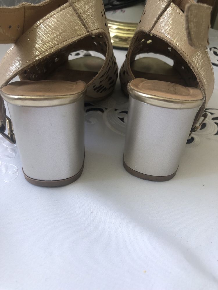 Damskie buty złote na obcasie eleganckie
