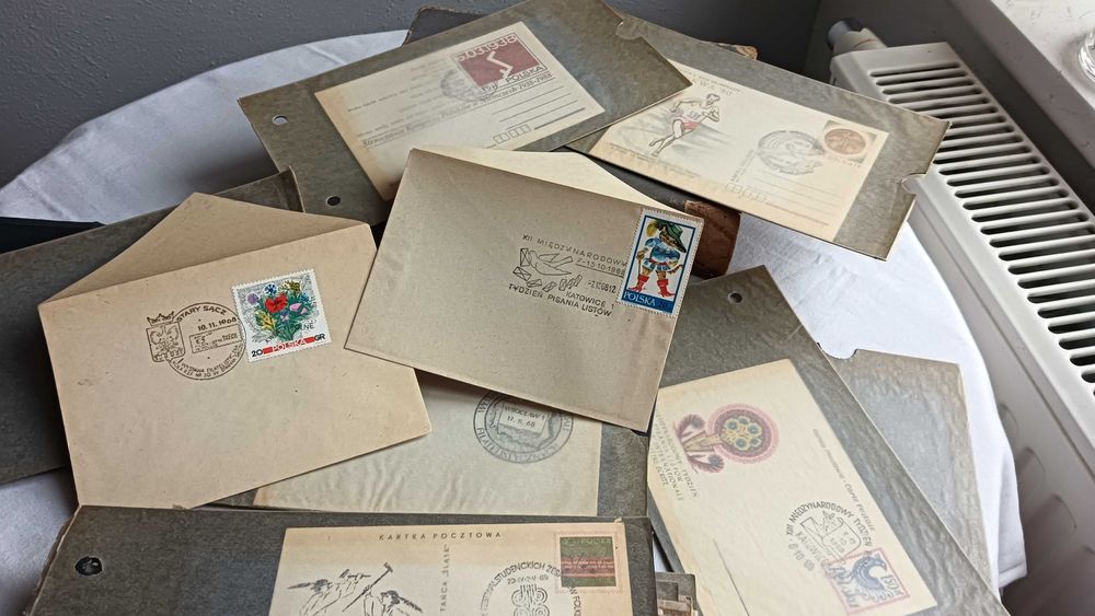 Stary klaser z pocztówkami + koperty+ znaczki . ZFP. Ruch Warszawa