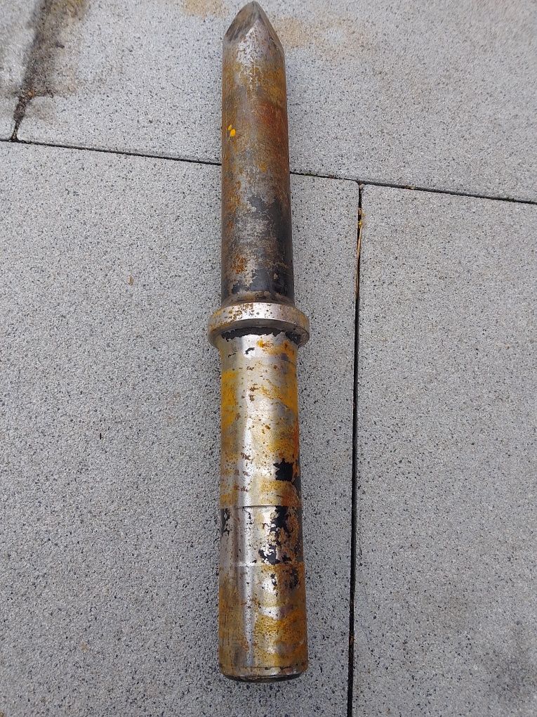 Grot młota hydraulicznego koparka