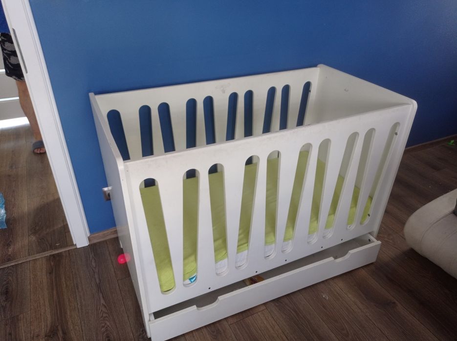 Łóżeczko dziecięce białe lakierowane