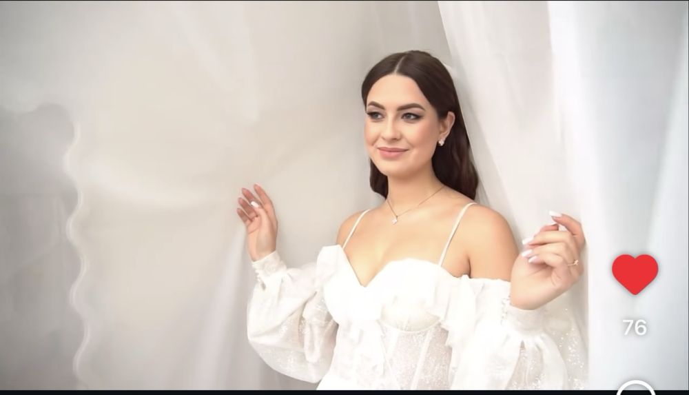 Весільна сукня з шлейфом