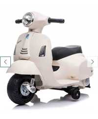 Skuter na akumulator Vespa