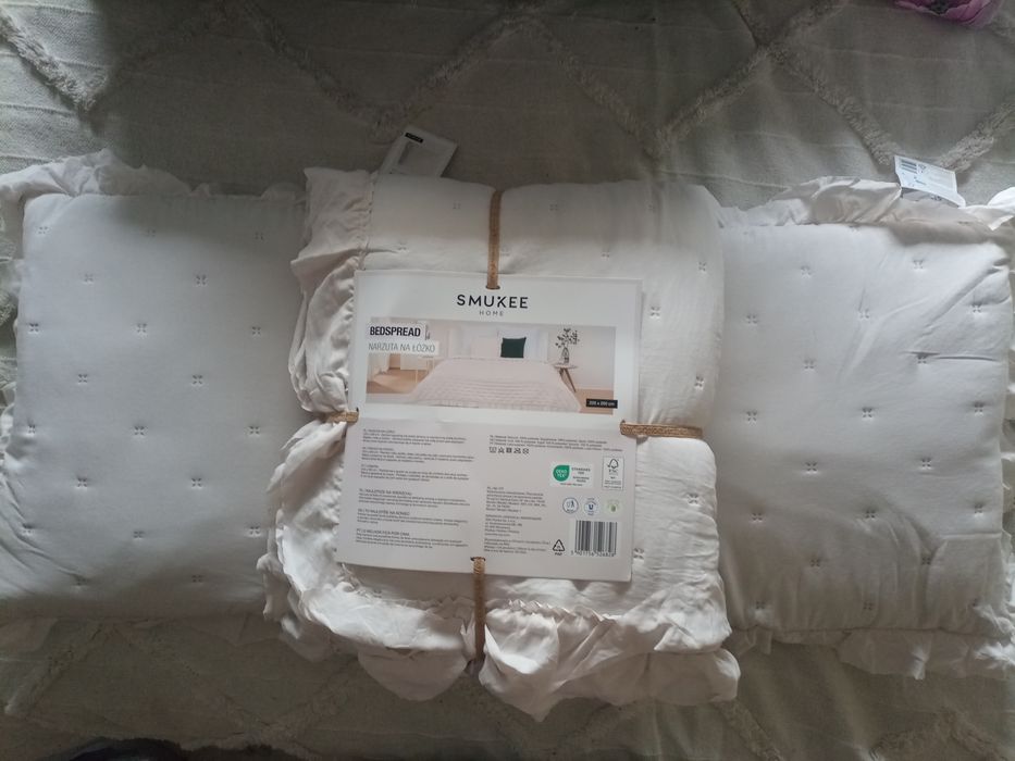 Zestaw idealny na prezent narzuta 2x poduszka z falbanką SMUKEE krem
