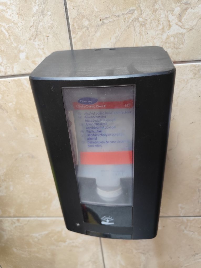 Dispensador de álcool gel com 5 garrafas