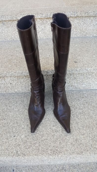 Botas todas em pele