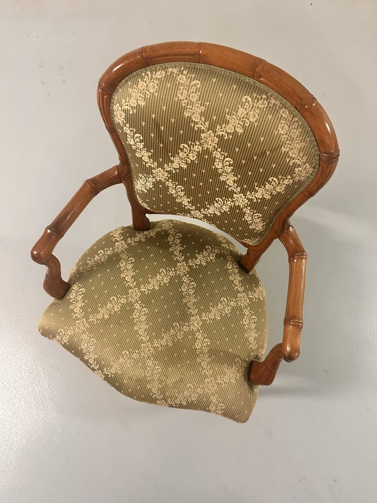 Poltrona, cadeira com braços