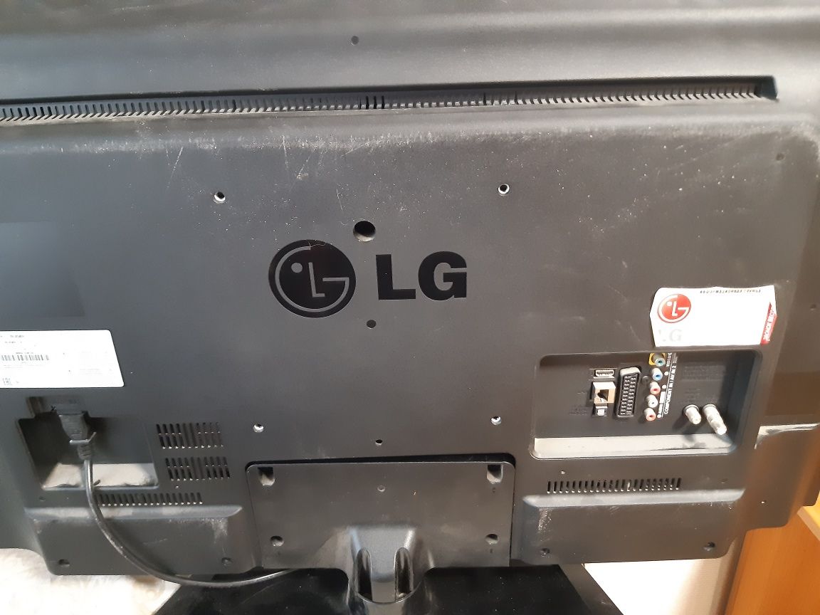 Телевизор LG39LN540Y.. диагональ 39 дюймов. Пользовались мало. .